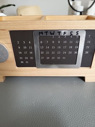 Desk tidy with calender