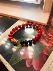 Buddha bracelet small size black and red solid stones