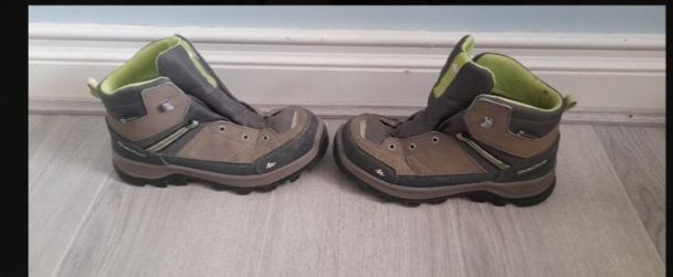 Childrens hiking boots