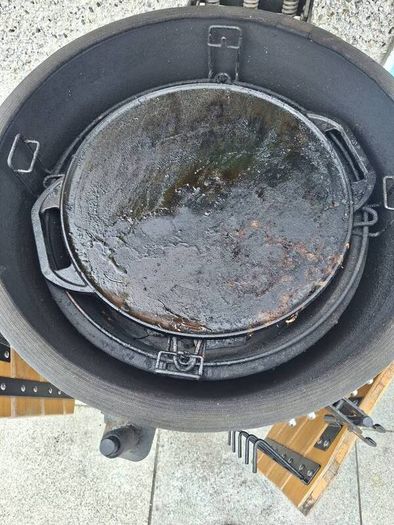 bbq cast iron smash burger/ griddle hot plate.