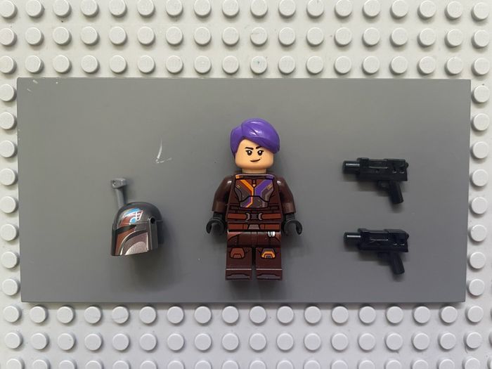 lego Star Wars sw1302 Sabine Wren minifigure- Dark Brown Armor, Helmet