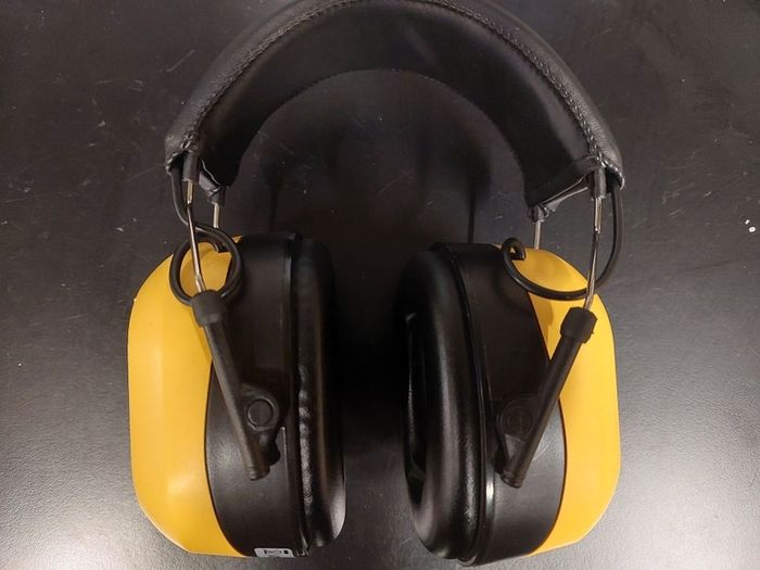 DEWALT DPG17 EU Bluetooth hearing protection ear defenders.