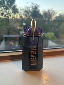 alien perfume