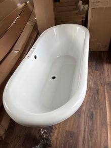 Free standing bath