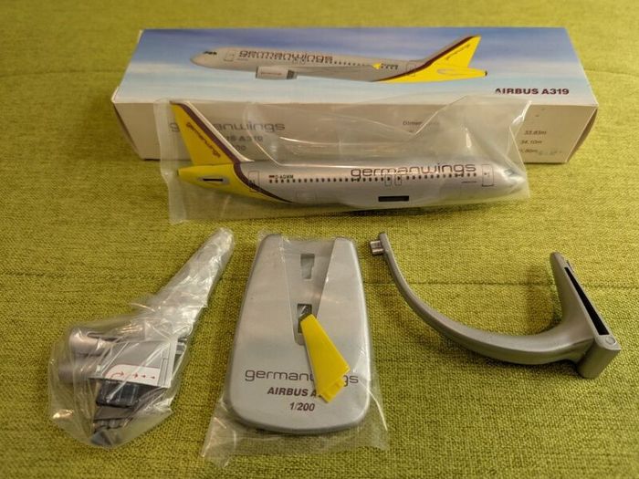 Germanwings 1:200 scale model airplane, Airbus A319 aircraft, NEW