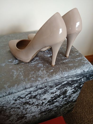 Women's patent leather shoes,size 6