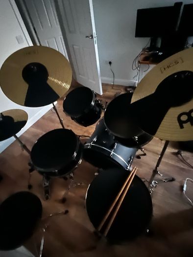 Tama Imperialstar five piece Drum Kit with Crash/Ride/Hi-Hat Symbals. Vic Firth Mute Pads included