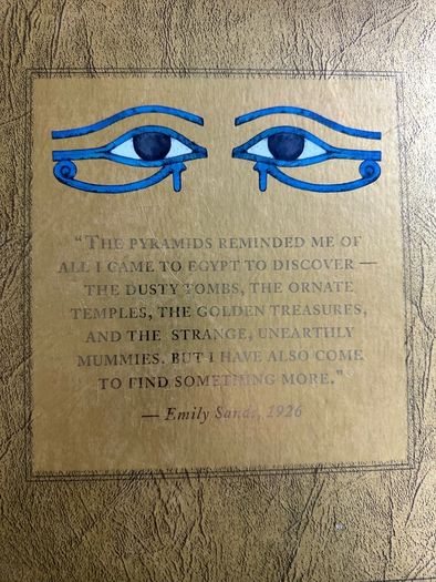 2 hard back collectibles about Egypt. Jigsaw book contains all pieces and both are in near mint condition
