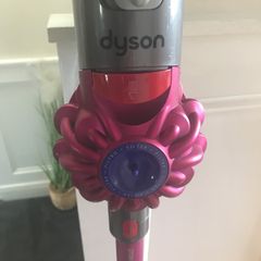 Dyson V7