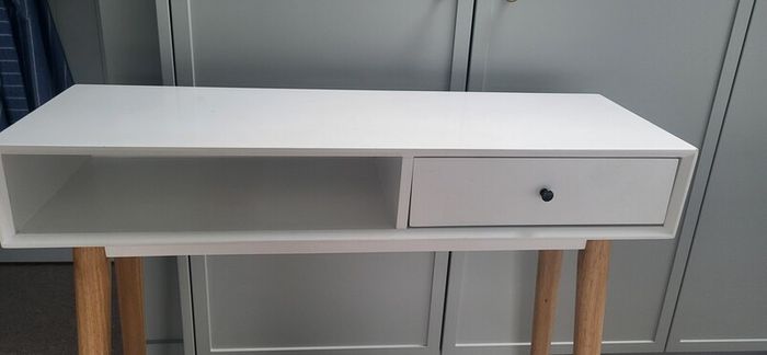 desk/dressing table