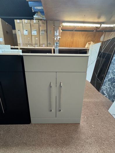 Brand New 600mm Grey Vanity Unit & Tap