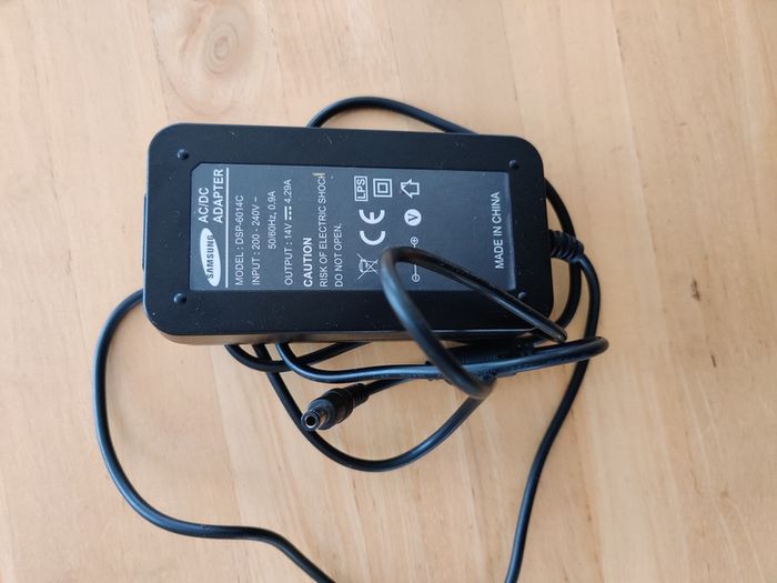 Samsung charger AC/DC adapter charger 14v 4.29A