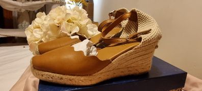 Carl Scarpa Brittany Leather Espadrille Wedge Shoes in Cognac