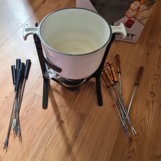 fondue set with ceramic bowl