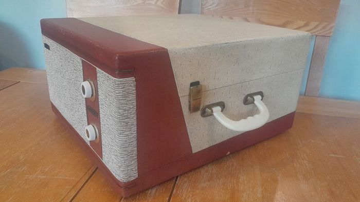 Rare 1957 Vintage Pilot Encore RC126, portable suitcase, record player. Excellent Vintage Condition. BSR 4 speed Turntable. Plays 33/3 and 45 RPM, 16's and 78's