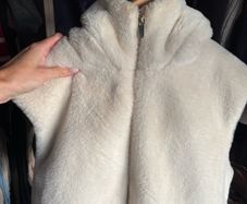 Cream fur gillet with hood Zara size small