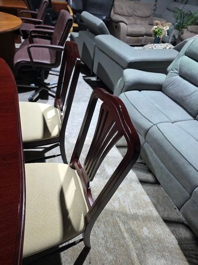 Extendable table +6 chairs