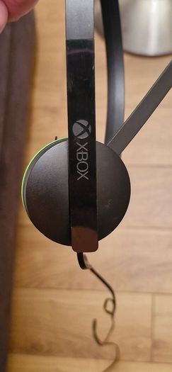 xbox 360 Accessory, headphone with mic and adapter to connect to joystick.