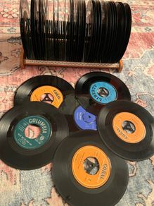 41 vinyl records 7" 45 RPM great condition.