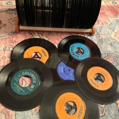 41 vinyl records 7" 45 RPM great condition.