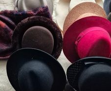 Ladies Hats x 25