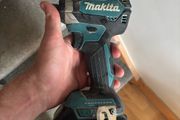 Makita brushless impacter with 5A battery