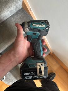Makita brushless impacter with 5A battery