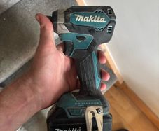 Makita brushless impacter with 5A battery