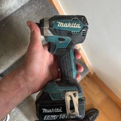 Makita brushless impacter with 5A battery