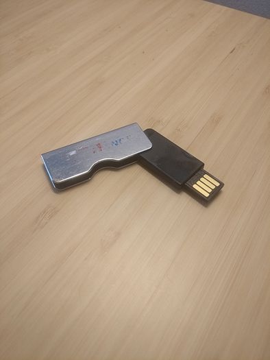 USB Flash Drive 2GB