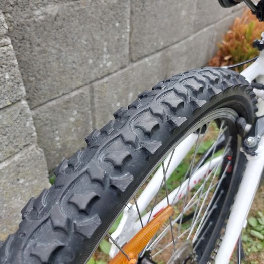 Giant XTC JR 24" wheel kids bike - kids aged 7-12 years old - Excellent condition - Mountain bike
