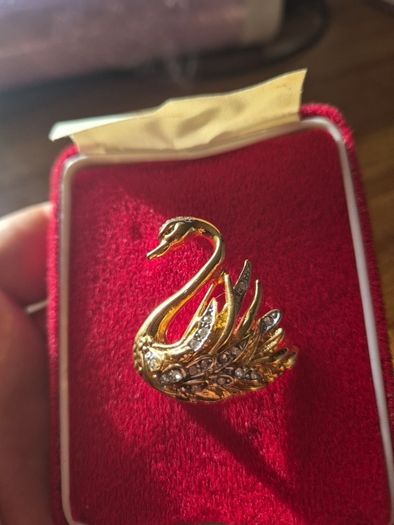 Vintage Gold Plated Glass Diamonds Swan Brooch