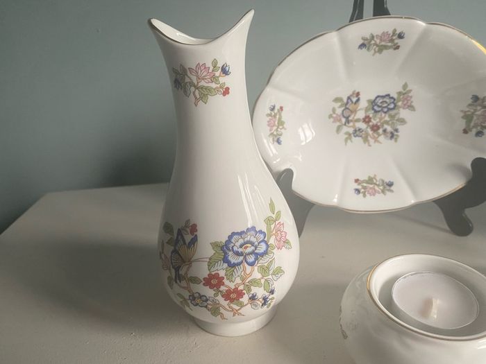 Bargain bundle  five pieces of Royal Tara Harmony pattern