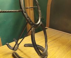 horse shoe bottle holder