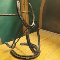 horse shoe bottle holder