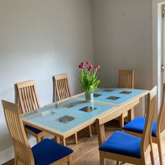 Dining Table extendable with six chairs