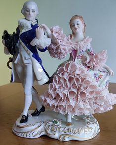Antique Irish Dresden Victory Ball No 130