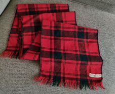 Vintage wool scarf Macquarrie Lochcarron Scotland 100% new wool in very good condition with no issues 150cm x 24cm FREE STANDARD POSTAGE INCLUDED
