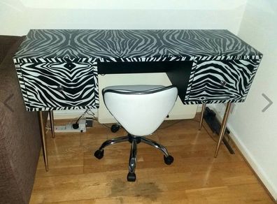 Zebra Retro Desk, Glass finish, Stainless Chrome Legs
