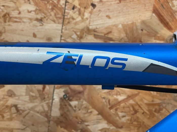 Carrera Zelos road bike