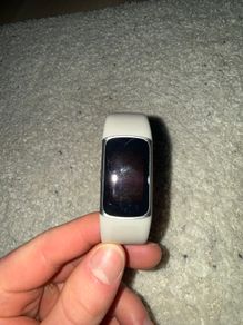 Fitbit Charge 6 White Includes Spare Band and Charger