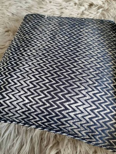 Lovely long curtains + 2 matching cushions