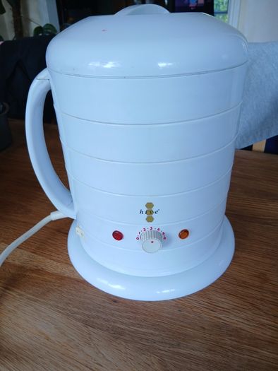 Hive wax heater