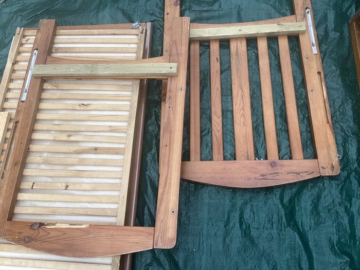 Baby cot with mattress in good condition FOR FREE