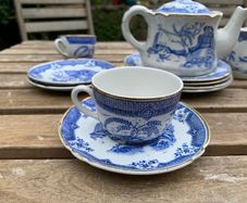Antique child's Shellware tea set