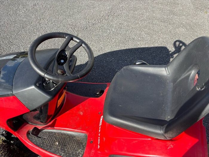 Ride on lawnmower