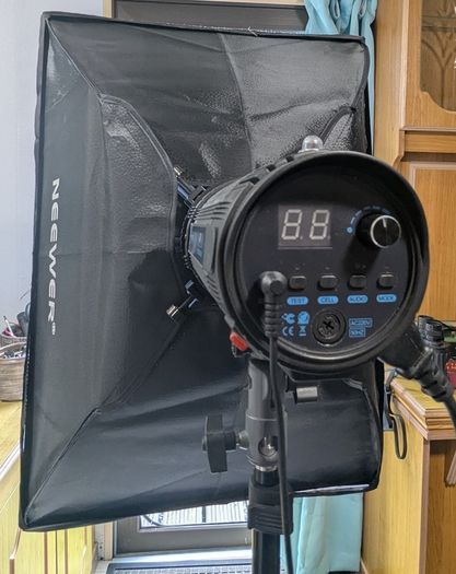 Studio flash Neewer N-300W