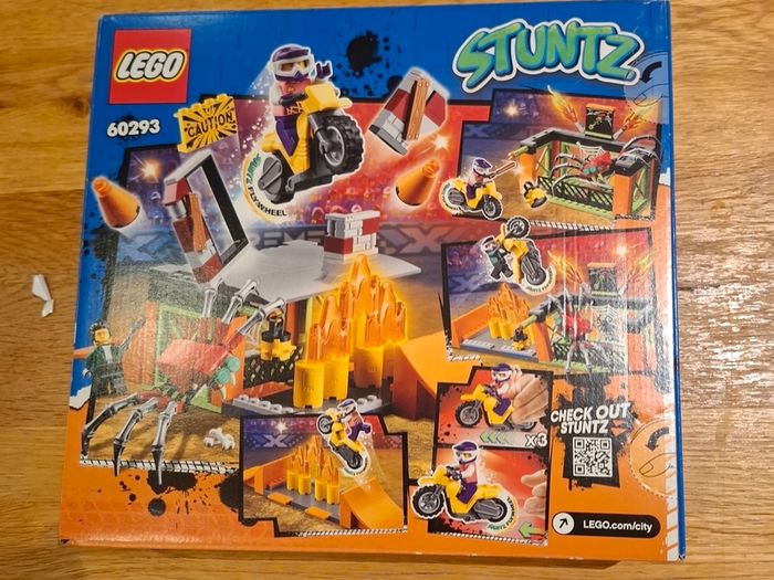 LEGO City Stunt Park 60293 Building Kit (170 Pieces) Retired New Sealed