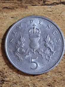 Great Britain UK 1971 5 New Pence Elizabeth II Coin - free standard postage