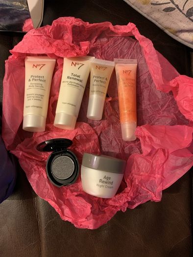 No:  7 make-up & small bag